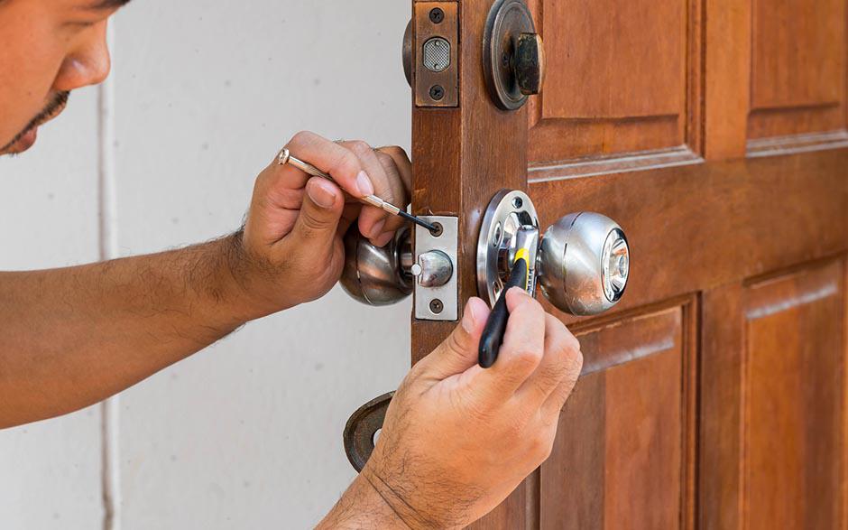 changer un barillet de porte d'entrée Paris 15